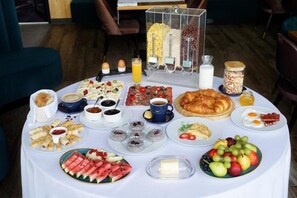 Free daily buffet breakfast