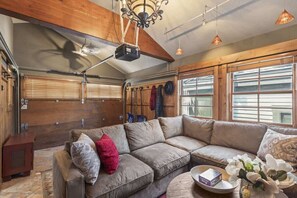 TV, fireplace, offices