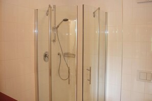 Douche, sèche-cheveux