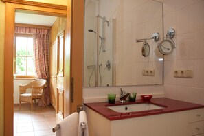 Douche, séchoir à cheveux