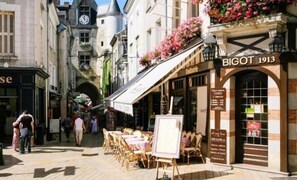 Outdoor dining - Terrasse SUR LA Tour Garçonnet - Appartement 65m² (Amboise)