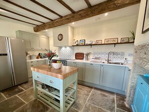 コテージ 4 ベッドルーム (The Farmhouse) | 専用キッチン | 電気ポット