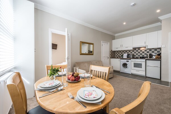 Stylish Apartment 12 Minutes By Tube From Oxford Street Free Wifi And Ac - Londen
