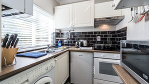 Unclassified image, 2 of 20, button - Stylish Apartment 12 Minutes by Tube From Oxford Street Free Wifi and Ac (London)