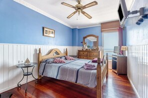 3 bedrooms, iron/ironing board, free WiFi, bed sheets