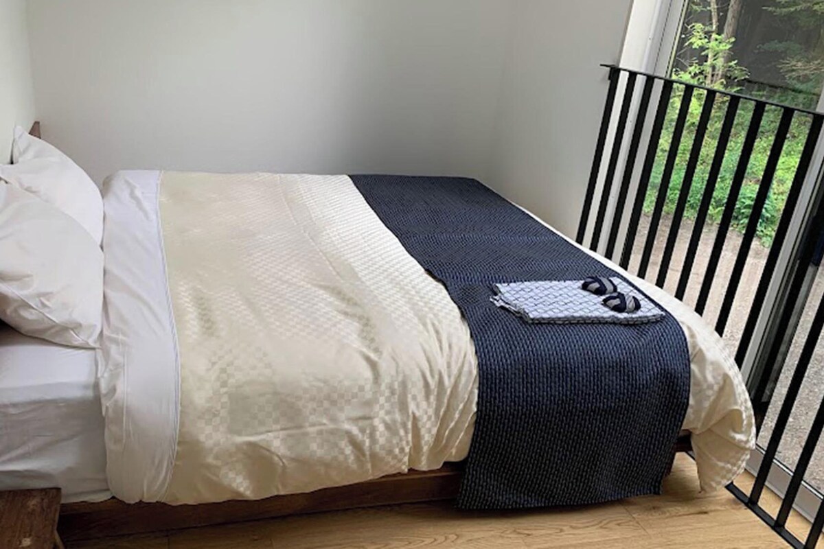 WiFi (free), bed sheets
