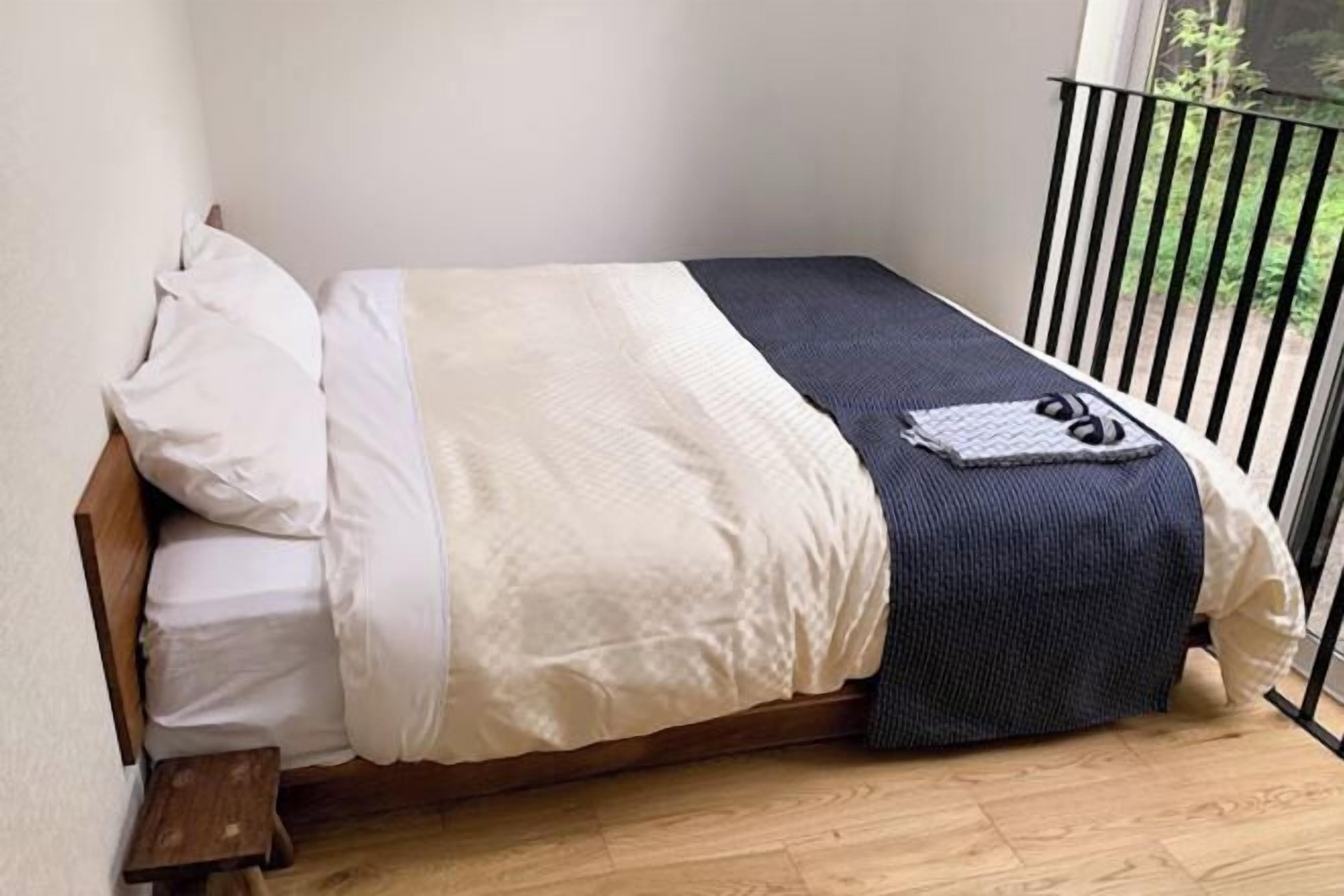 Free WiFi, bed sheets