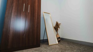 Interior - Street View Modern Apartment (Hull)