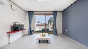 Basic Room, 1 Bedroom (202 ho) | 1 bedroom, free WiFi