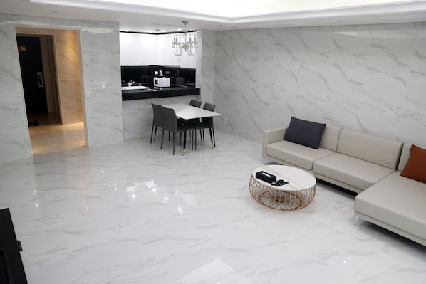 Suite Royal Family | Wi-Fi ฟรี, ผ้าปูที่นอน