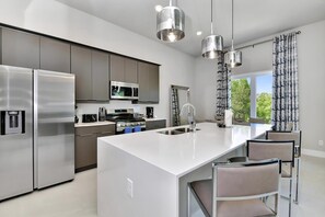 Fridge, oven, stovetop, dishwasher