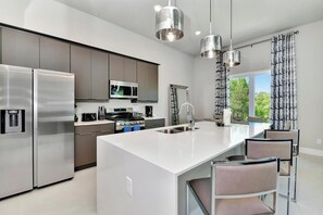 Fridge, oven, stovetop, dishwasher