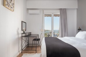 2 bedrooms, Egyptian cotton sheets, premium bedding, memory-foam beds - Glyfada Cozy Living (Glyfada)