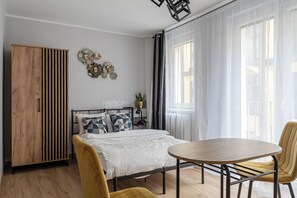 Hypo-allergenic bedding, iron/ironing board, free WiFi, bed sheets - RentPlanet - Apartament Łaciarska (Wroclaw)