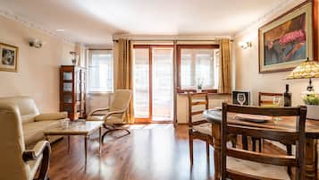 Apartamento urbano | Sala de estar | TV de tela plana 37 polegadas com canais digitais