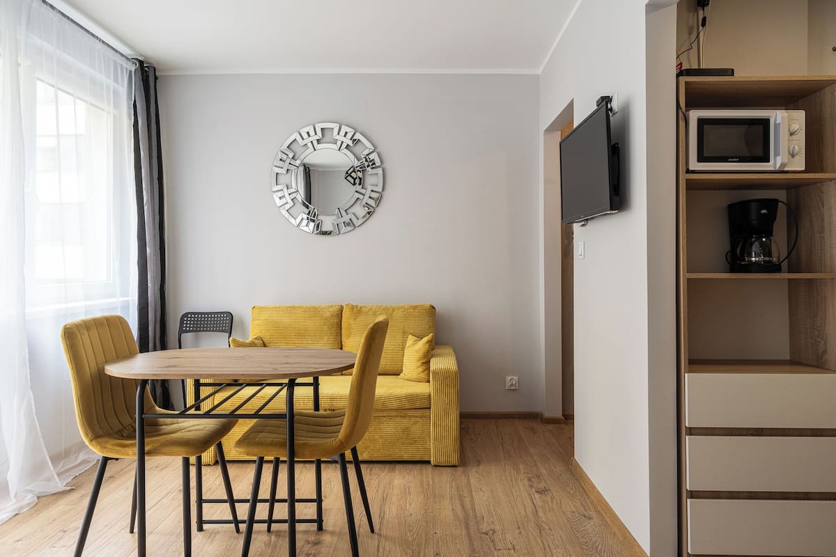 1 bedroom, hypo-allergenic bedding, iron/ironing board, free WiFi