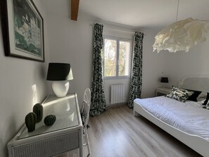 4 soverom, strykejern/-brett, reiseseng for barn og wi-fi (inkludert)