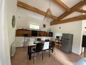 Dining - Valaurie , Villa 80m2, 4 Chambres. Jardin .piscine (Valaurie)