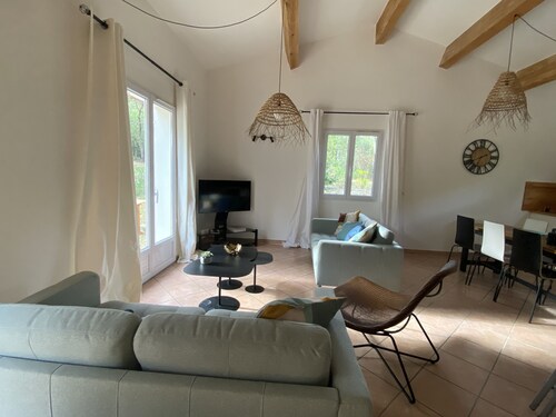 Valaurie , Villa 80m2, 4 Chambres. Jardin .piscine