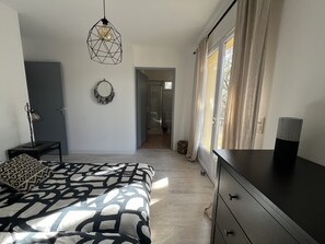 4 bedrooms, iron/ironing board, travel cot, free WiFi