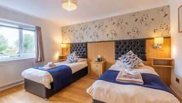 House, 2 Bedrooms | Premium bedding, blackout drapes, free cribs/infant beds, bed sheets