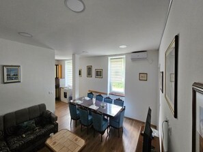 Apartment (Two Bedroom Apartment with Terrace) | Dining room - Apartment Gračac (Gracac)