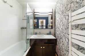 ヘアドライヤー、タオル