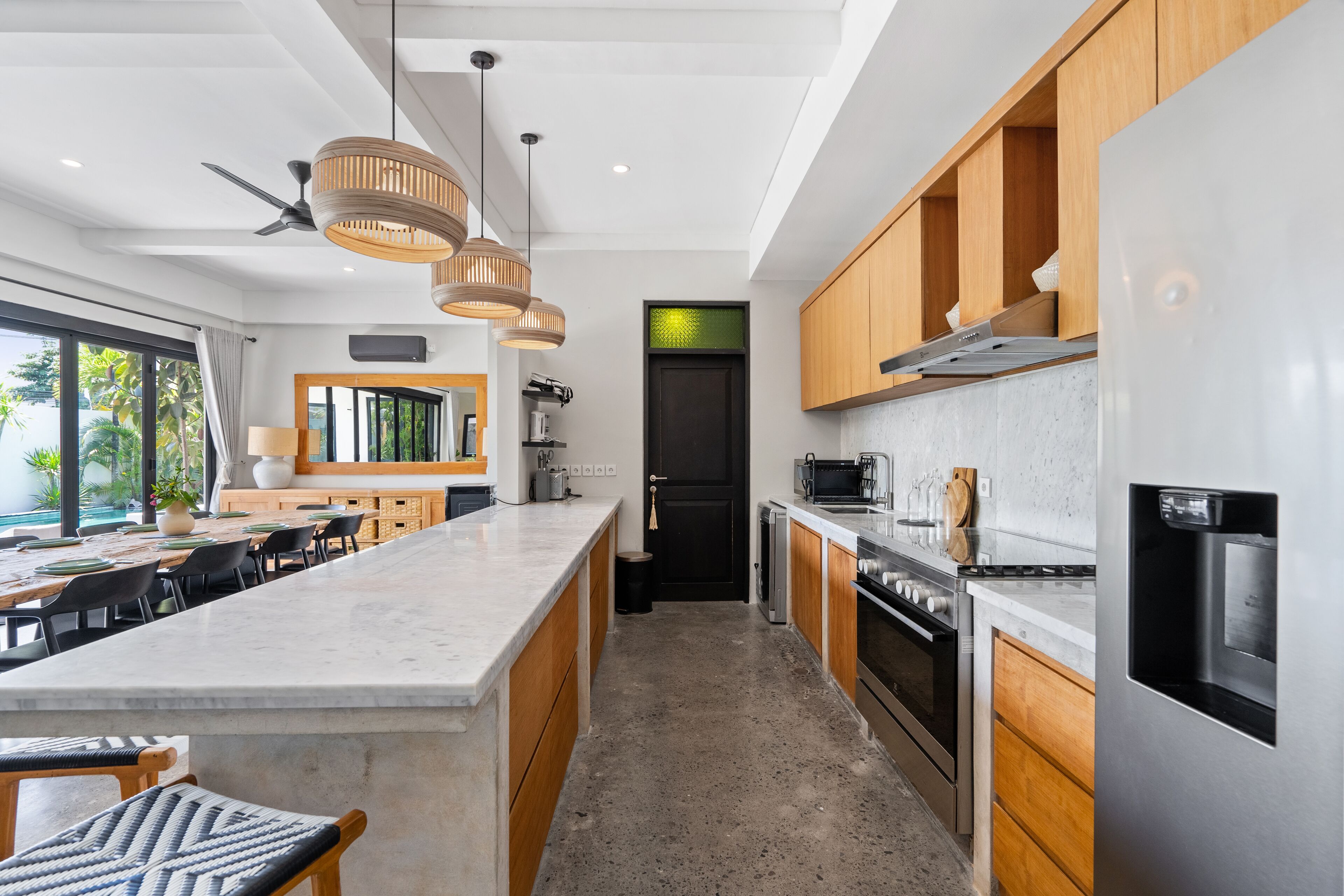 Villa Luxe | Cuisine privée | Réfrigérateur, micro-ondes, four, plaque de cuisson