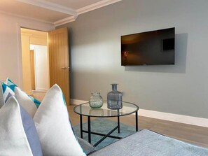 Standard Apartment | 2 bedrooms, iron/ironing board, free WiFi, bed sheets - Modern Stylish 2 bedroom 2 Bath Apts. (Rochester)