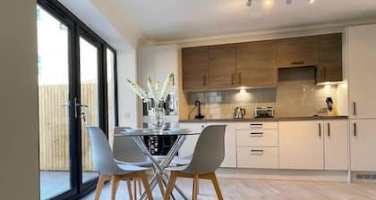 Modern Stylish 2 bedroom 2 Bath Apts.