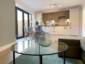 Apartamento standard | Área de estar | Smart TV 42 polegadas com canais digitais, Netflix