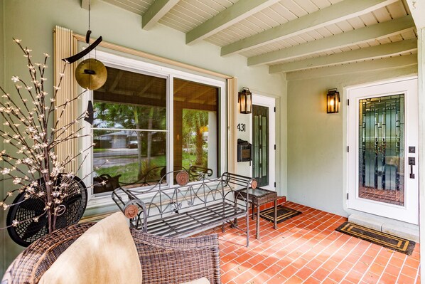 Apartment | 1 bedroom - Uhost AI Quaint 1BR w Patio Kitchenette (Hollywood)