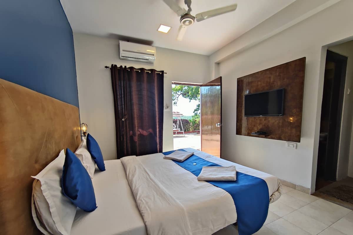 Habitación Deluxe, 1 cama doble, en la zona del patio | 1 dormitorio, camas supletorias, wifi gratis y ropa de cama