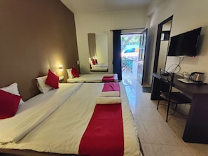 Deluxe Room, 1 Bedroom, Balcony, Resort View | Rollaway beds, free WiFi, bed sheets - Rain Raga Resort (Mahabaleshwar)