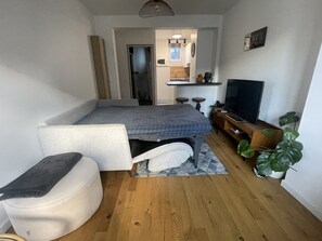 1 غرفة نوم ومكواة/لوح كي وواي فاي وملاءات أسرّة