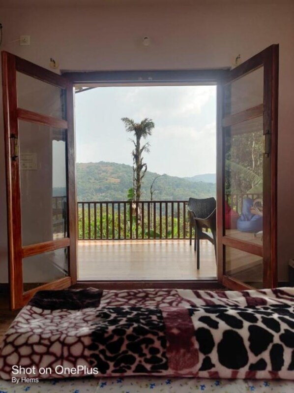 1 bedroom, bed sheets - Naisarga Hill View
 (Somwarpet)