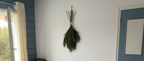 5 bedrooms, WiFi, bed sheets