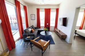 TV, offices - TWO Stunning Nulu CozySuites (Louisville)