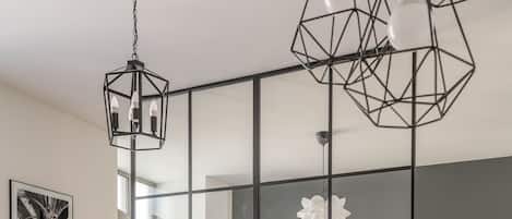 1 habitación, tabla de planchar con plancha, wifi gratis y ropa de cama