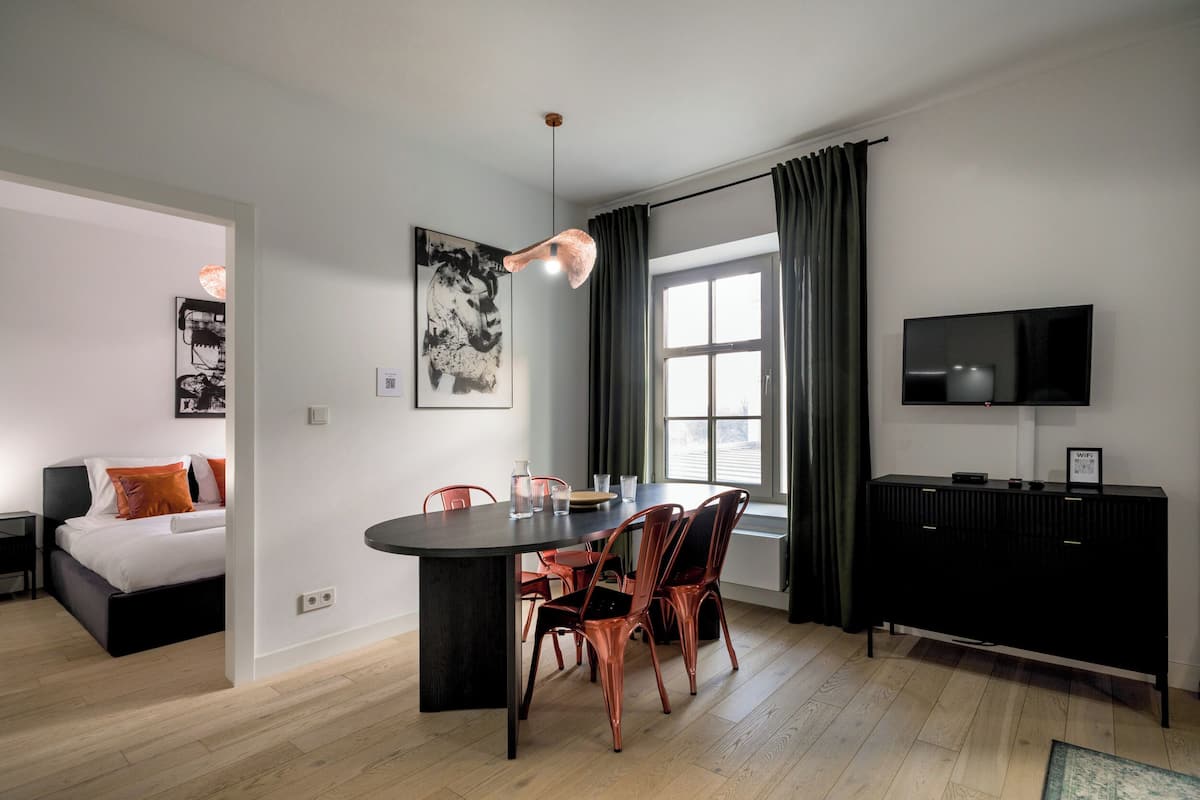 Apartamento conforto | Roupas de cama antialérgicas, ferros/tábuas de passar roupa