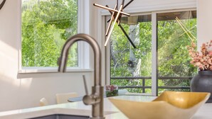 Dining - Beautifully Renovated 3BR, 3BA w Pool & Hot Tub (Snowmass Village)