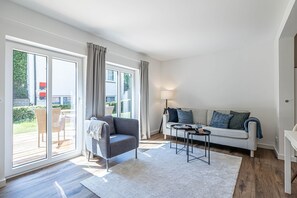 Télévision, livres, chaîne hi-fi