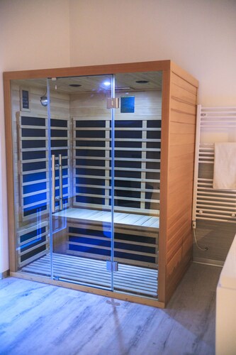 THE SECRET SUITE - FIRST "Lake Endine"