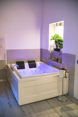 Whirlpool, Haartrockner, Bidet, Handtücher