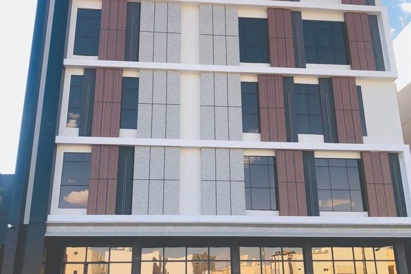 Vista frontal de la propiedad