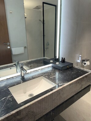 Junior Suite | Bathroom - Ramadi Hotel (Tabuk)