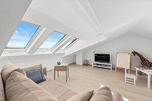 บ้านพักสำหรับครอบครัว, 3 ห้องนอน (Casa Dika Pool & Lounge) | 3 ห้องนอน, พื้นที่ทำงานแบบใช้แล็ปท็อป, เตารีด/โต๊ะรีดผ้า, Wi-Fi ฟรี