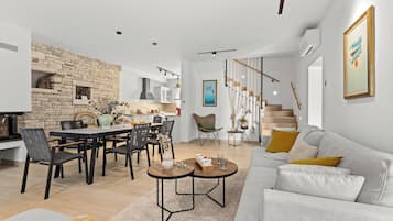 Family House, 3 Bedrooms, Balcony (Casa Dika Pool & Lounge) | Living area