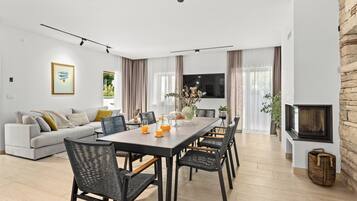 Family House, Multiple Bedrooms (Casa Dika Pool & Lounge) | Dining