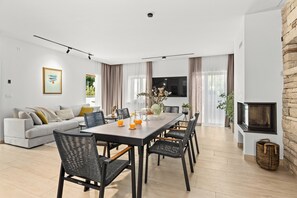 Familiehus, flere soverom (Casa Dika Pool & Lounge) | Spiseområde